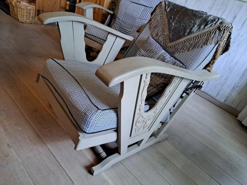2 stoelen ca 1950 zeeuwsche stof