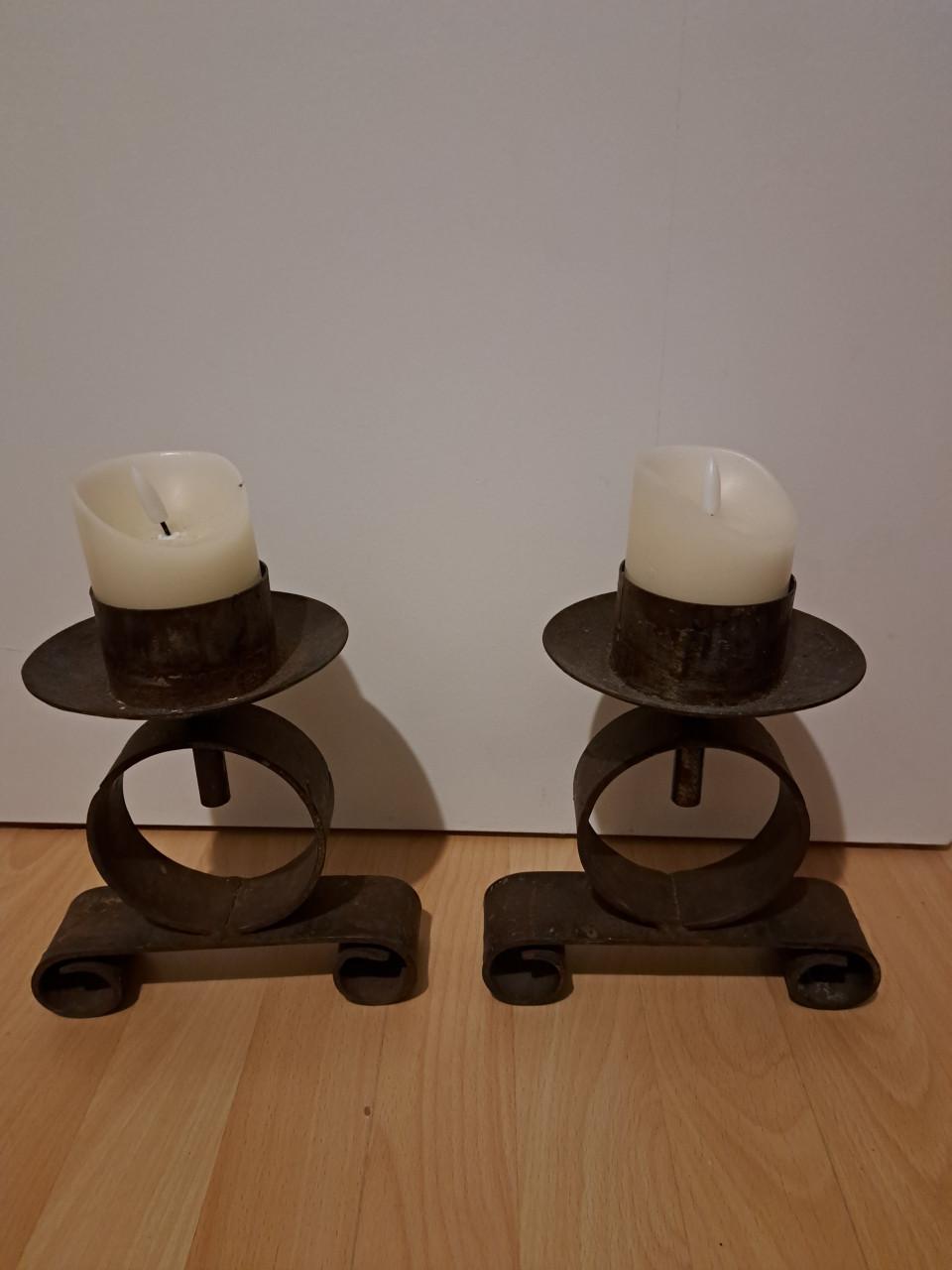 2 metalen/ koperen kaarsenstandaards/ handwerk