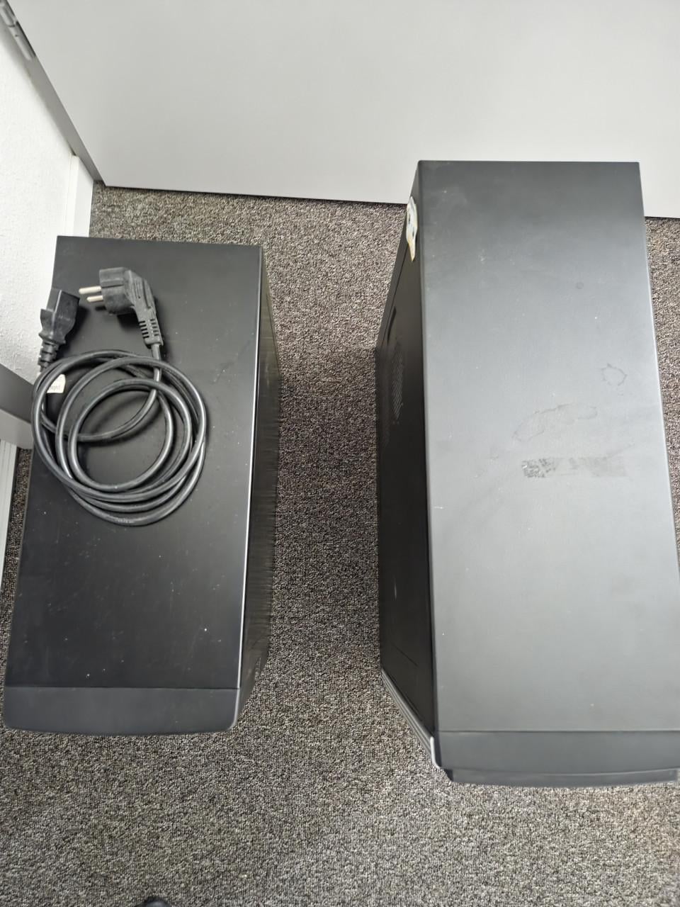 2 PC kasten met inhoud