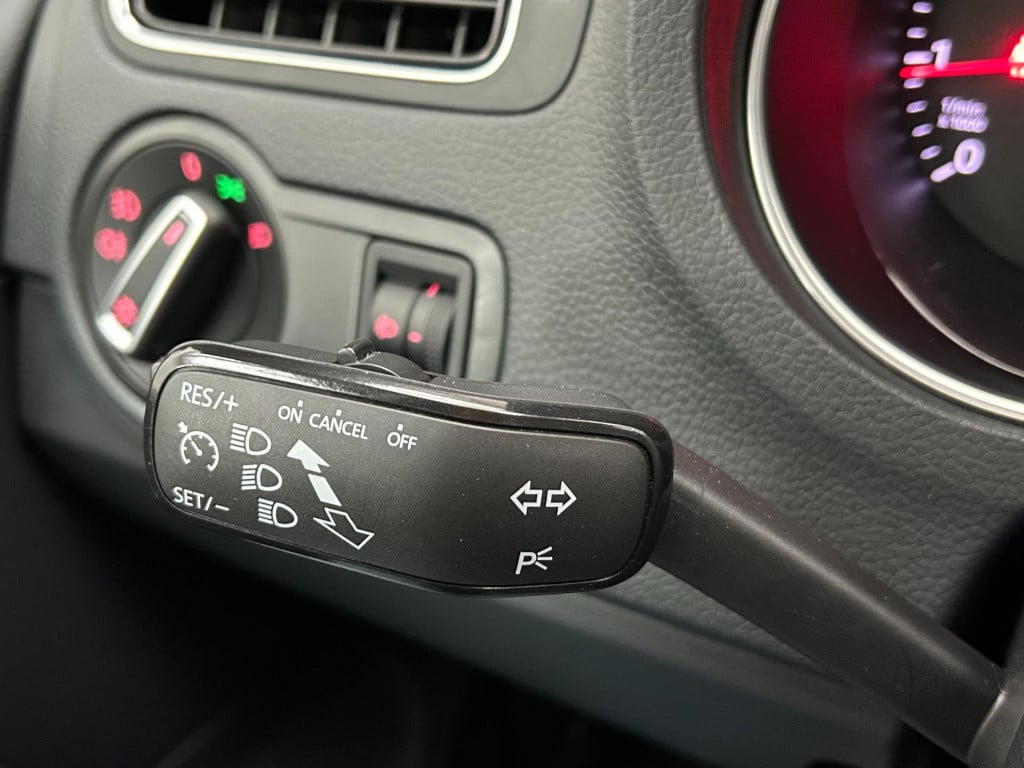 Volkswagen Polo occasion 1.0 bluemotion edition | zwart | airco | tweedehan