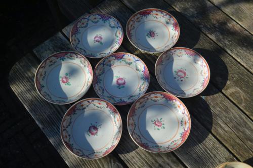 7 Lowestoft porseleinen bordjes 1757 - 1802