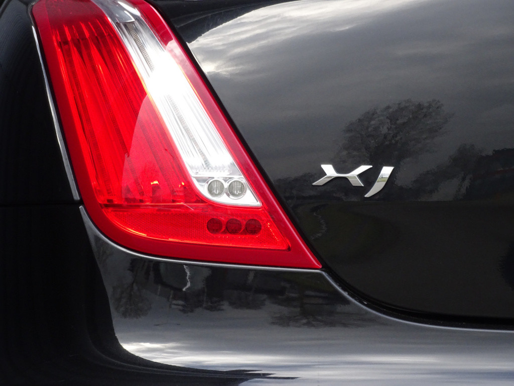 Jaguar Xj 3.0 v6d luxury | dubbel pano | 19"