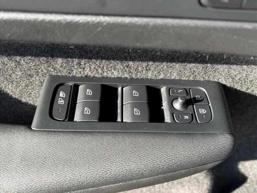 Volvo XC40 b4 197pk mild hybrid aut plus dark| 1e eigenaar|nl auto| rijklaa