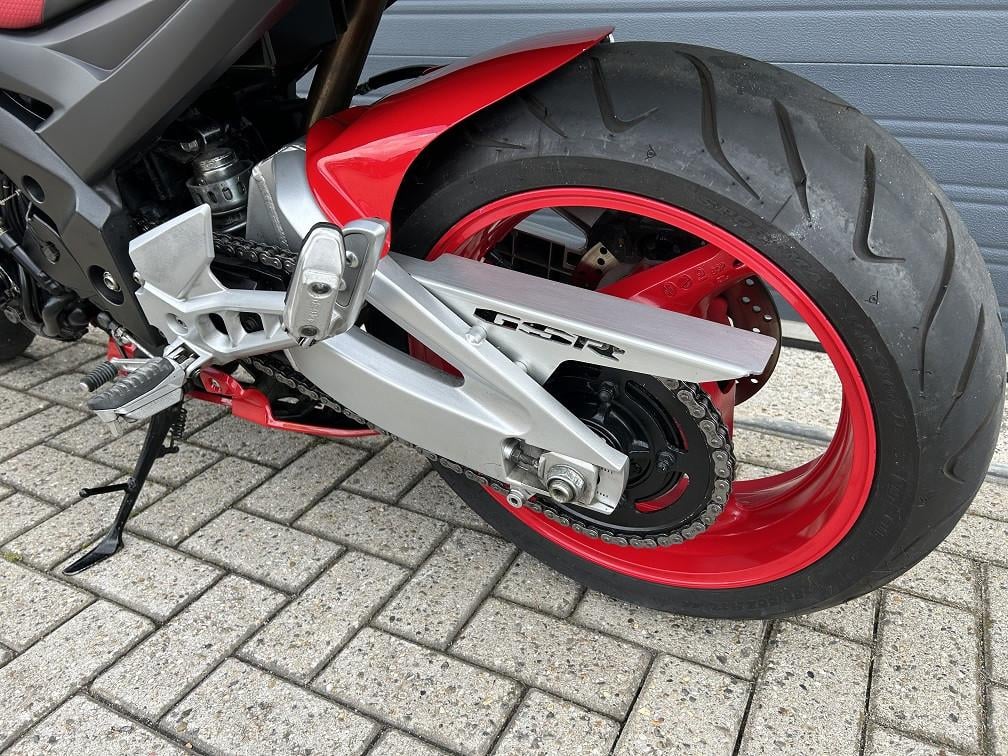 Suzuki GSR600 uit 2010 met slechts 9147 km!!, LeoVince/TopBlocks €3650,-