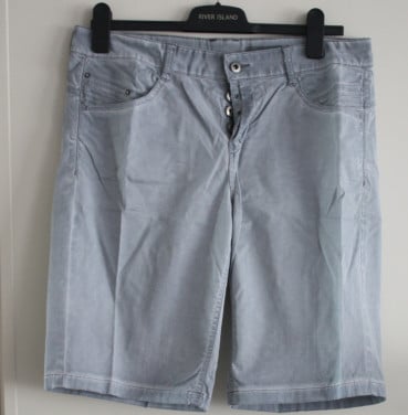 Licht bauwe korte broek maat maat 40