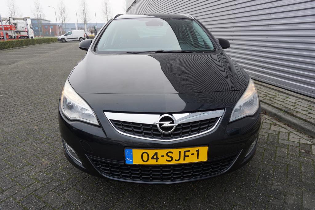 Opel Astra sports tourer 1.4 cosmo navi / climate / cruise / trekhaak / lm 
