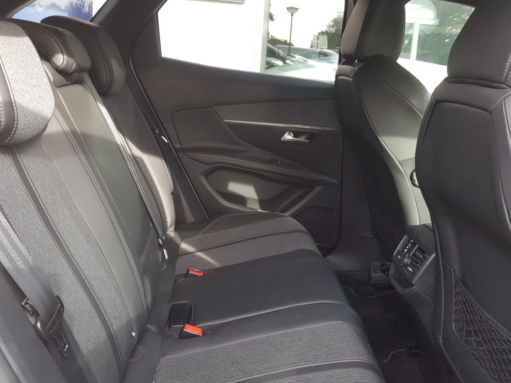 Peugeot 3008 1.2 puretech 130pk s&s gt-line trekhaak afneembaar | apple car