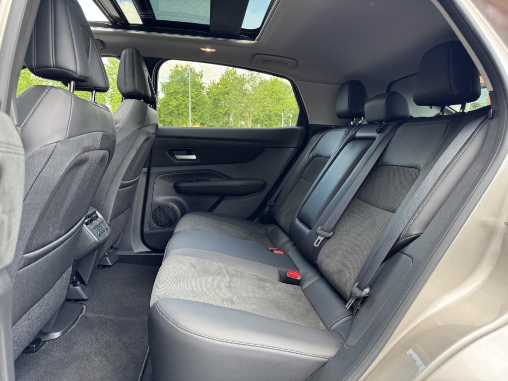 Nissan Ariya evolve 91 kwh nl-auto + 1e eigenaar! | panoramadak | stoelverw