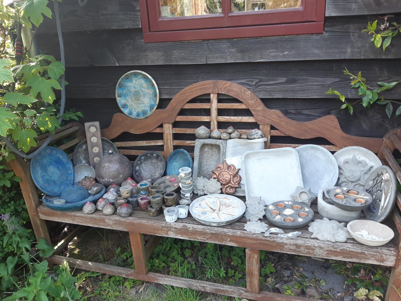 Betonnen schalen en bakjes