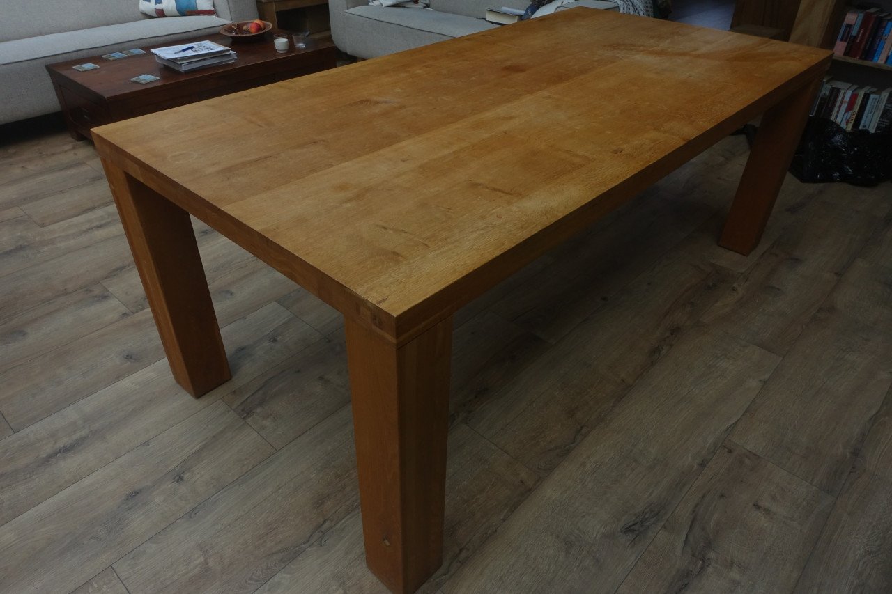 Lange stevige massief houten tafel