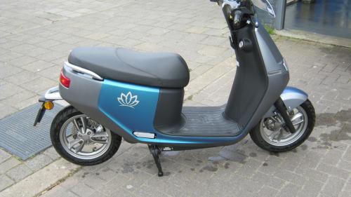 TE KOOP ECOOTER E2 UIT JULLIE 2022 MET 2240 OP DE TELLER
