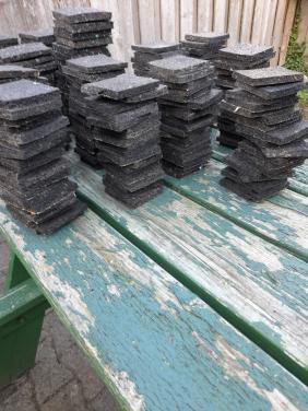 Tegeldragers rubbergranulaat
