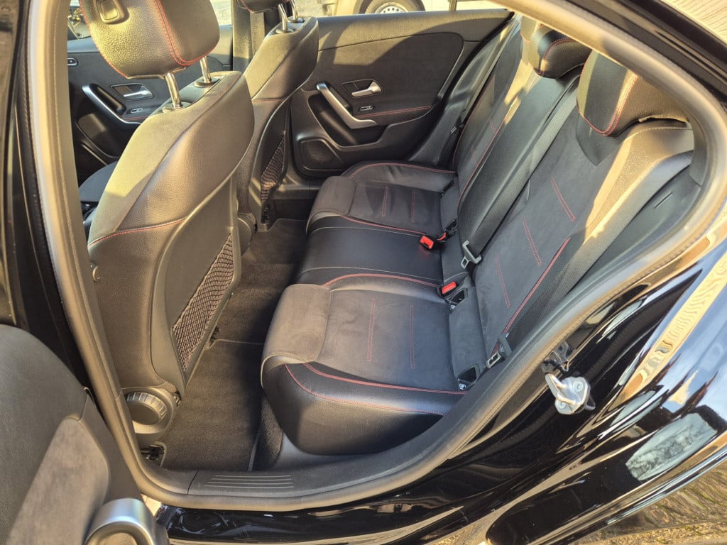 Mercedes-Benz A-Klasse 200 business solution amg