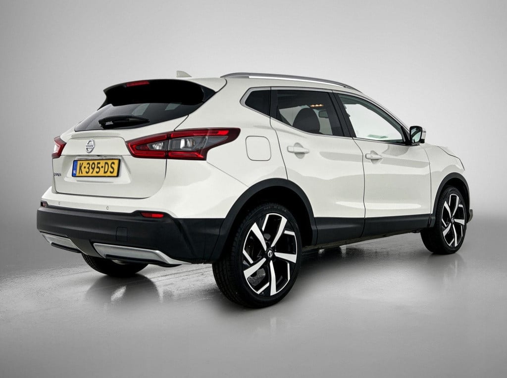 Nissan Qashqai 1.2 tekna | parkeer sensoren | lmv | panorama dak | navigati