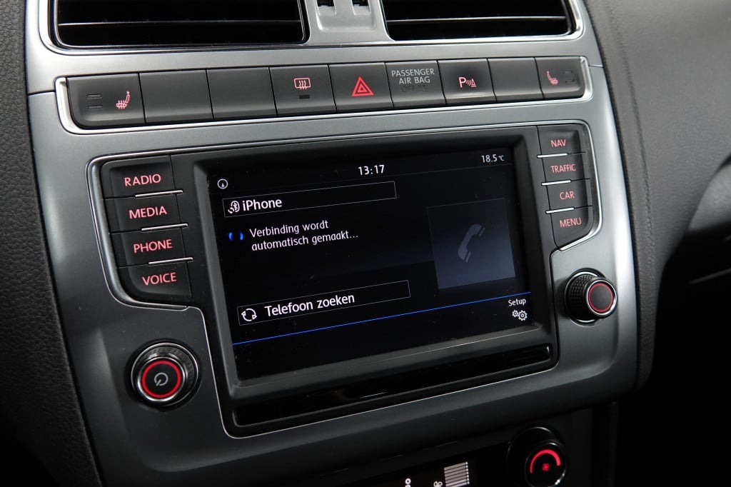 Volkswagen Polo 1.0 trendline | pdc | airco | navi | 17" |