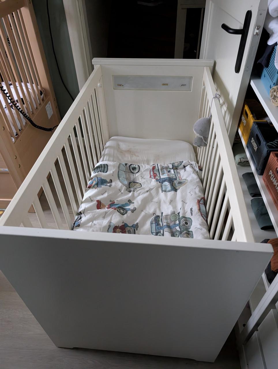 Gratis ledikantje incl matras, dekbed en beddengoed