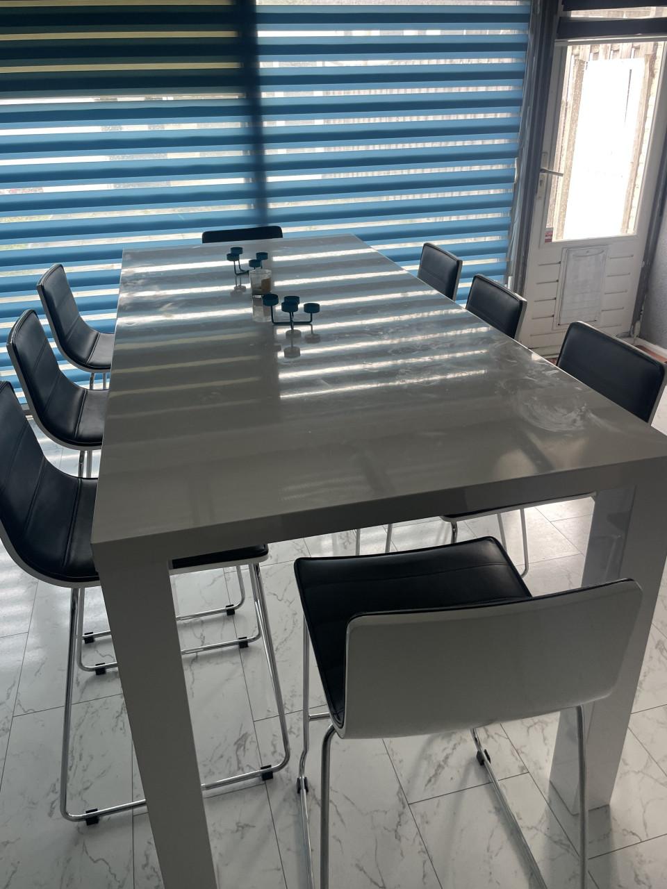 Kasten en tafel en TV meubel