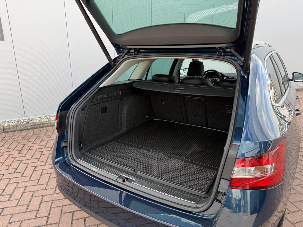 Skoda Superb combi 1.4 tsi iv 218pk lauran & klement | leder | pano dak | t