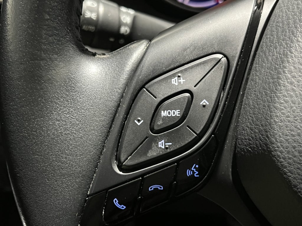 Toyota C-hr 1.8 hybrid dynamic | navi | pdc | camera |