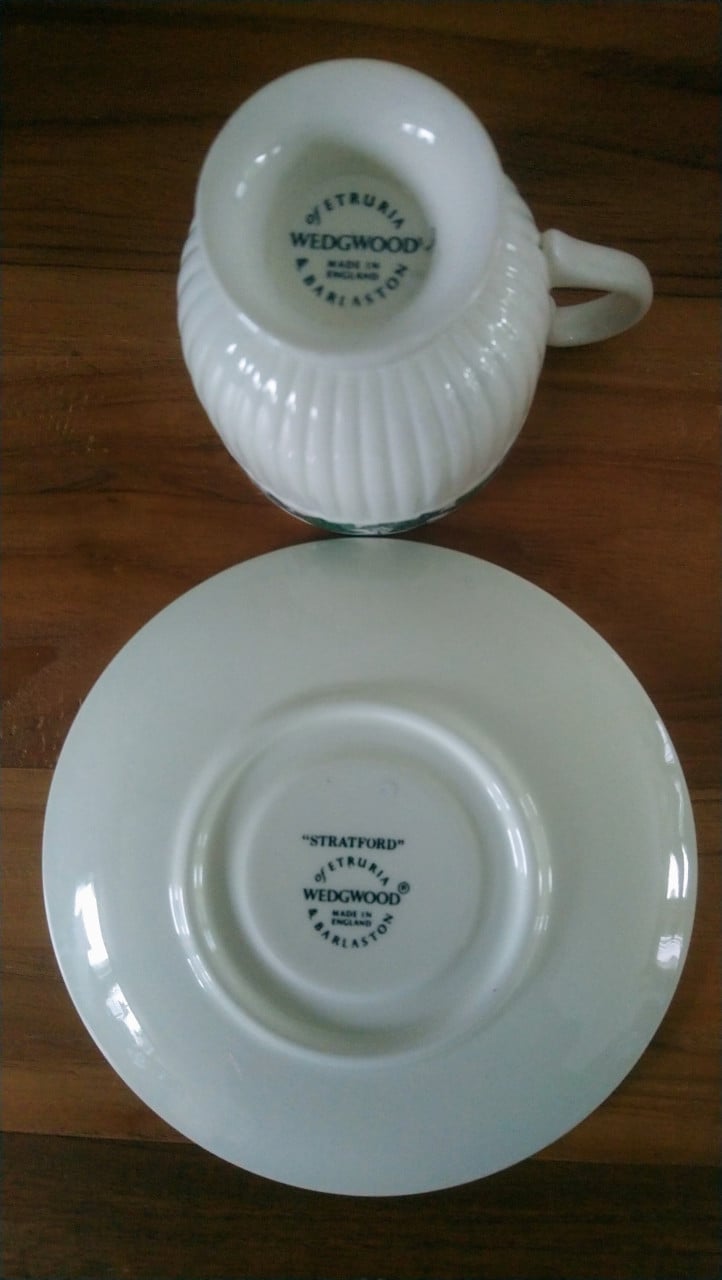 Set van 2 Wedgwood Stratford kop en schotels