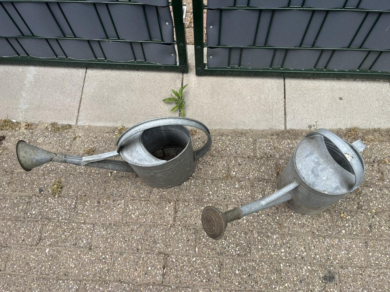 2 Gieters metaal verzinkt