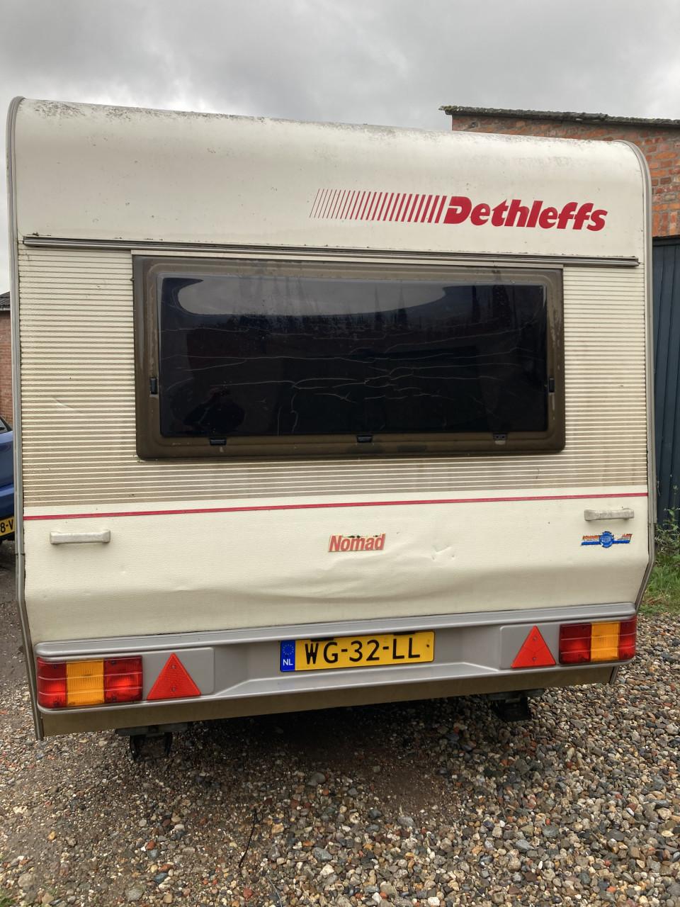 Caravan Dethleffs Nomad 5p met kenteken, sani en voortent
