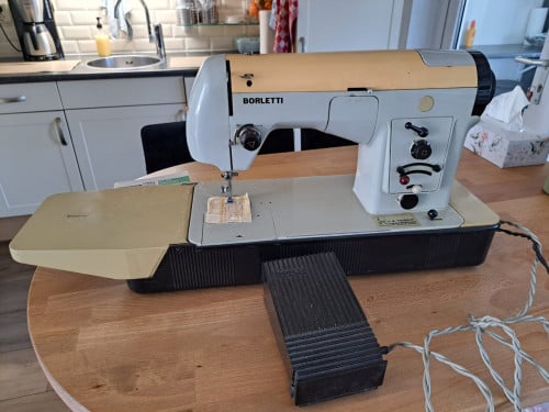 Te koop oude borerri naaimachine