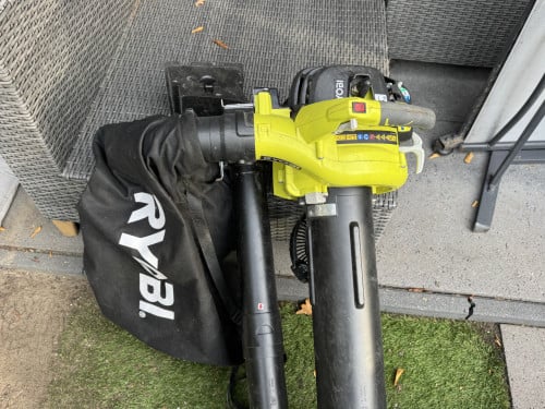 Benzine ryobi bladblazer/zuiger te koop, z.g.a.n.