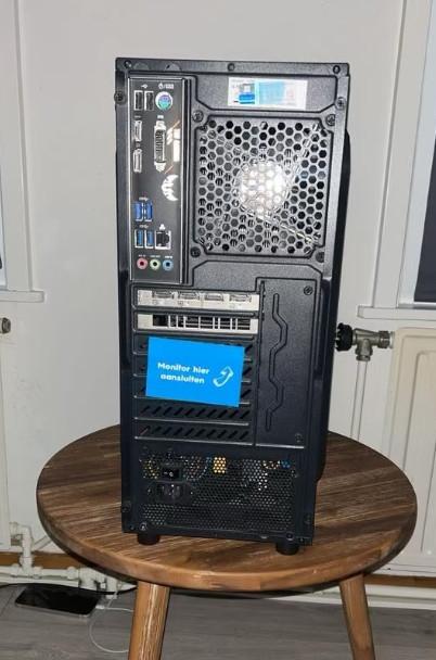 Zeer strakke GamePC + Mechanisch HyperX toetsenbord!