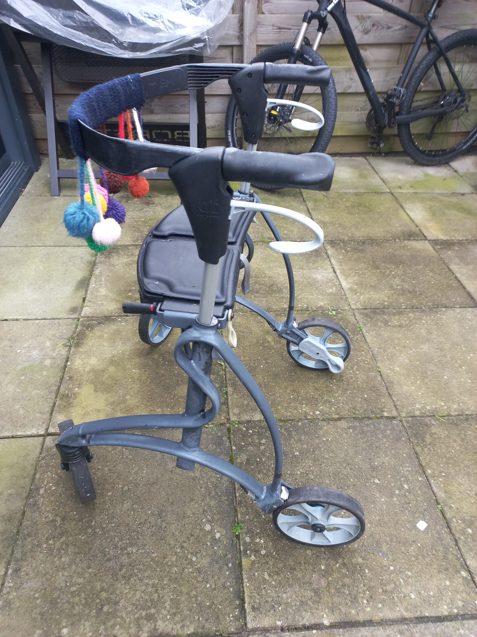 Dolomite en het type Jazz. gebruikt rollator.