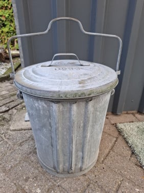Zinken vuilnisbak