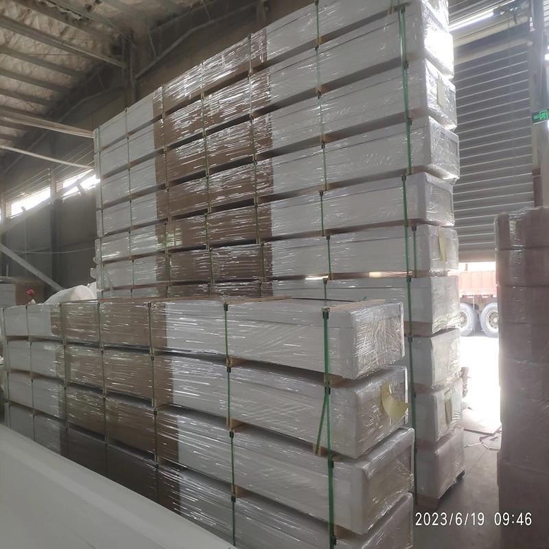 Zwarte en witte plint 70x15 mm