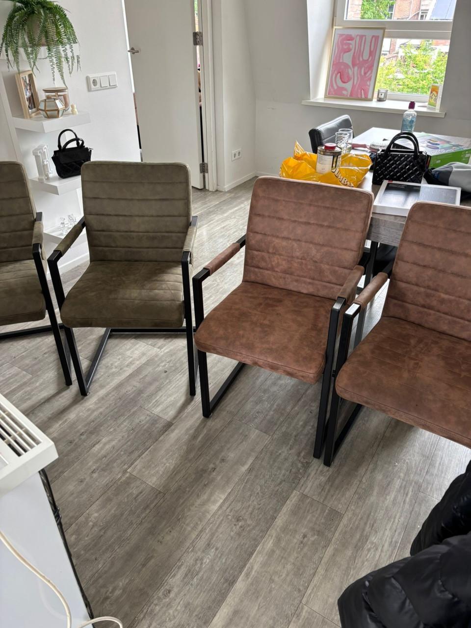 Eetkamer stoelen, bijna nieuw