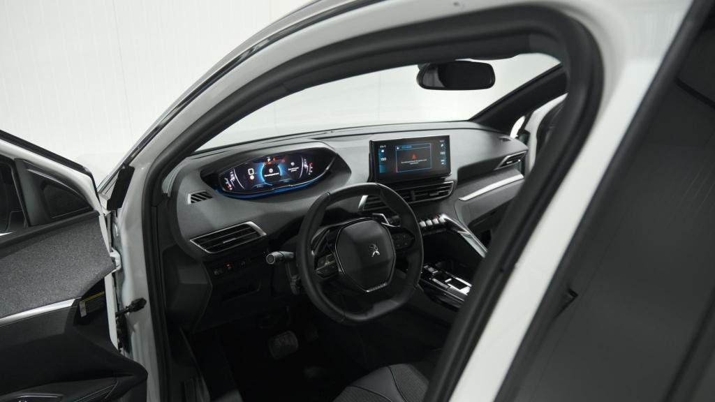 Peugeot 5008 puretech 130 eat8 allure pack business | trekhaak | elektronis