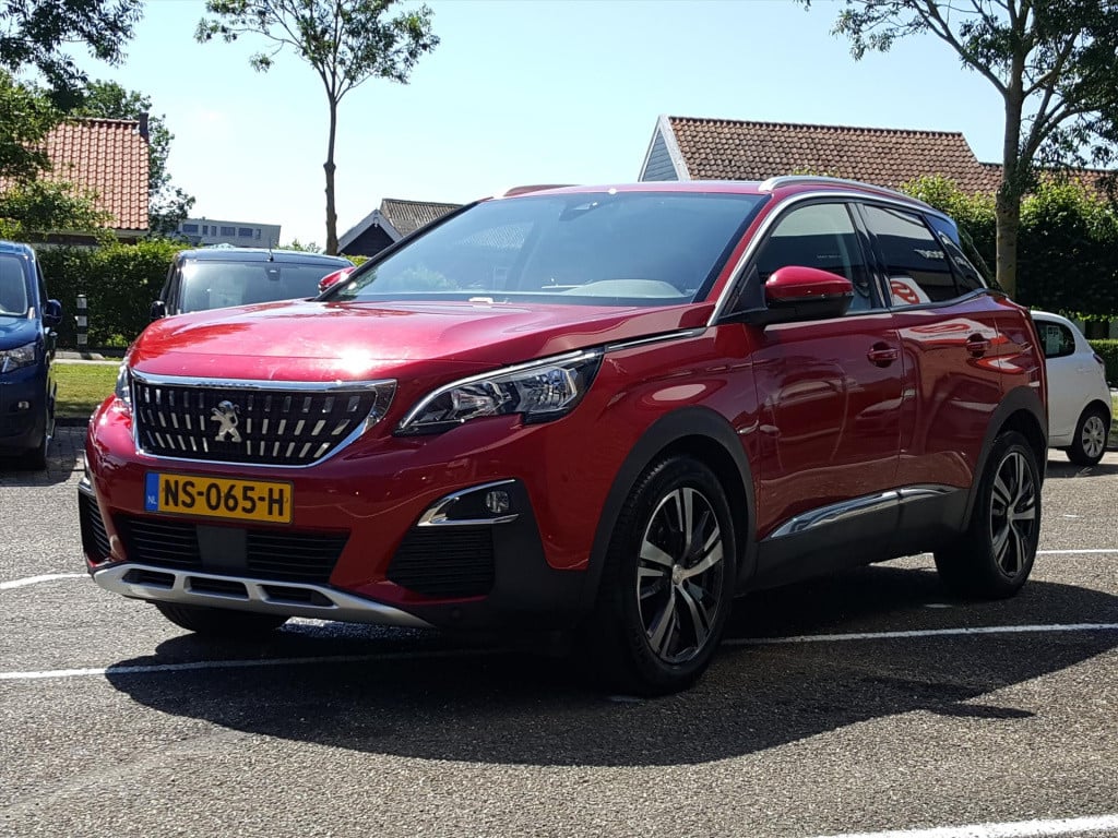 Peugeot 3008 1.2 130pk première automaat navigatie | trekhaak | panoramisch
