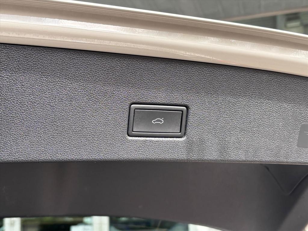 Volkswagen T-roc 1.5 tsi 150pk 7-dsg r-line black|camera| dodehoek|trekhaak