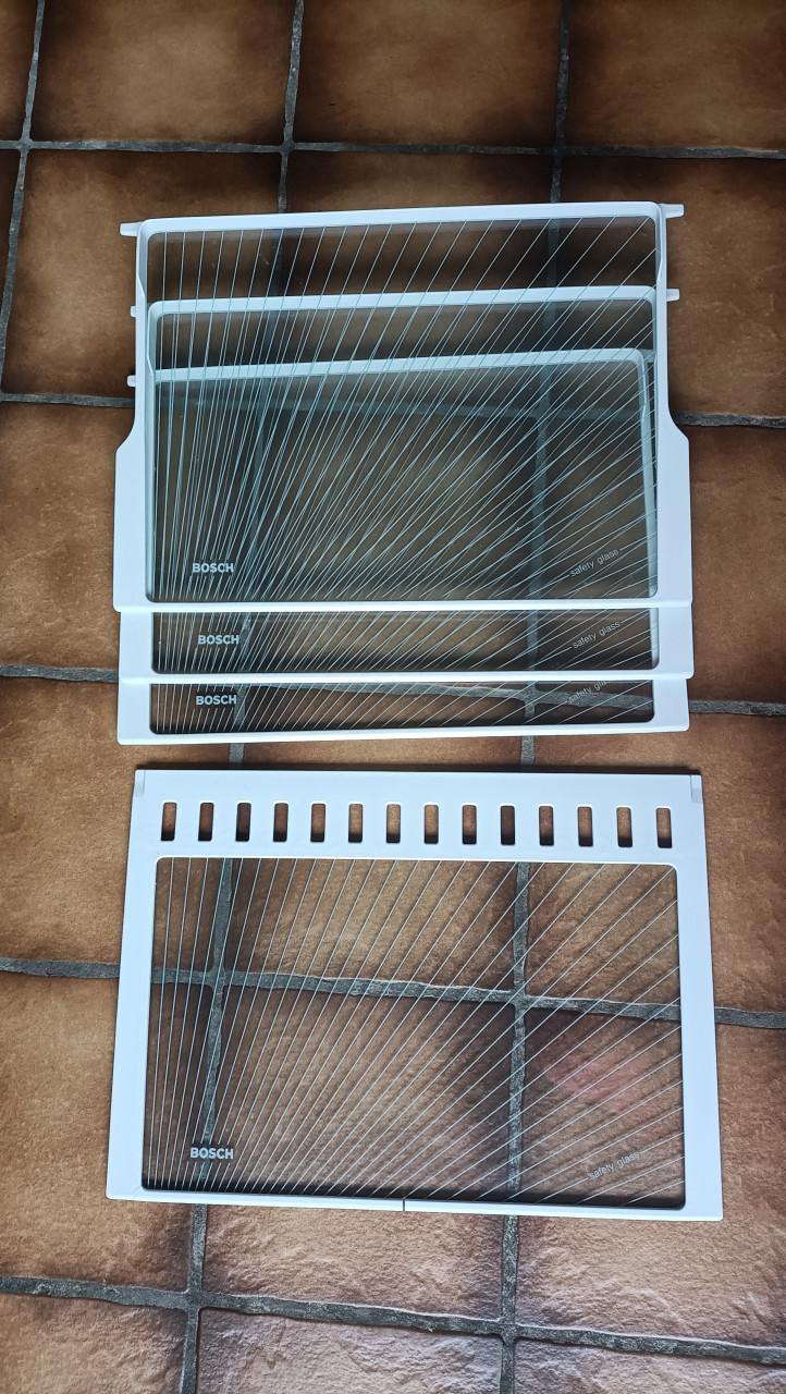 Gratis. 4 Glazen koelkastplanken