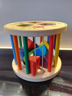 Kleurrijke houten vormenstoof