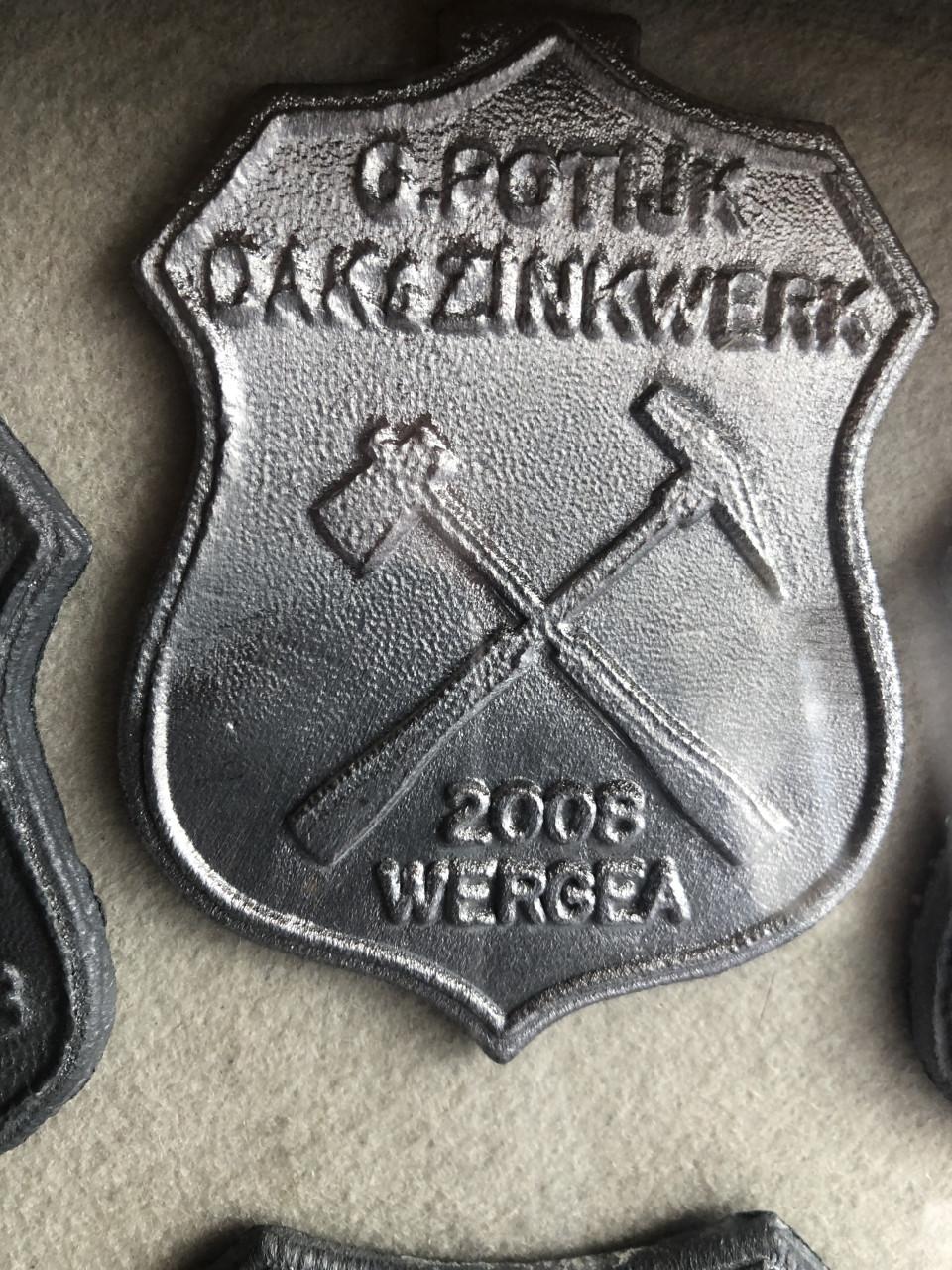 Loden schildjes in kader