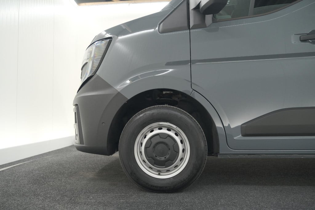 Renault Master t35 2.0 dci 150 l2h2 extra | trekhaak | camera | vloerplaat 