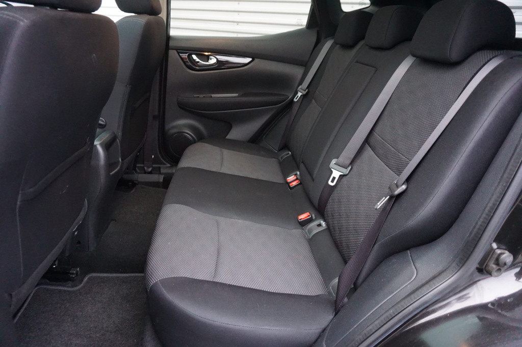 Nissan Qashqai 1.2 n-connecta climate / navi / camera / glazen dak / parkee