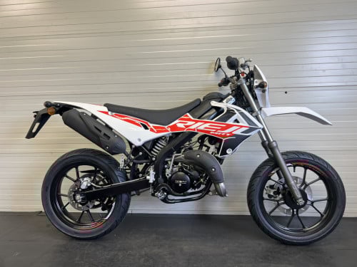 Rieju MRT 50 wit de allerlaatste E5 nu voor €3499,-!
