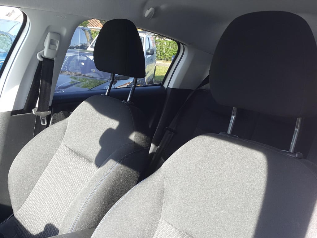 Peugeot 208 1.2 puretech 82pk signature navigatie | apple carplay & android