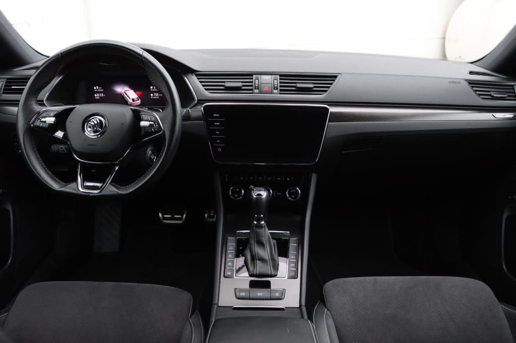 Skoda Superb combi 1.4 tsi iv sportline business 218pk dsg6