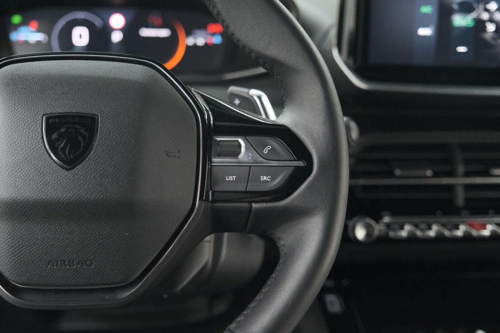Peugeot 2008 puretech 130 eat8 allure | camera | navigatie | apple carplay 