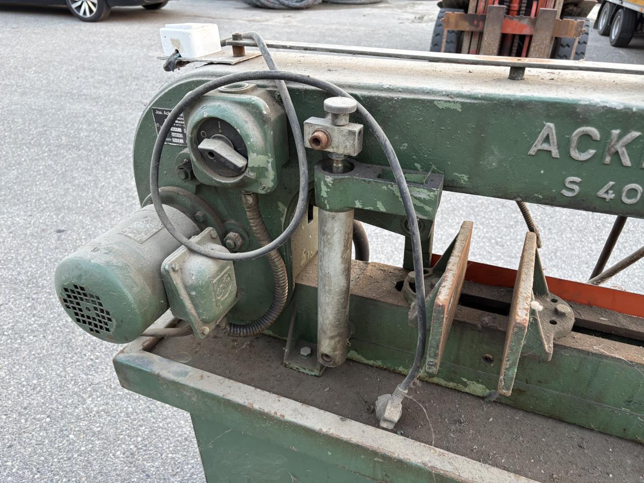Metaal zaagmachine