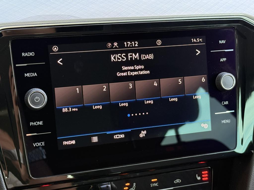 Volkswagen Passat variant 1.5 tsi business | electrische trekhaak | acc | m