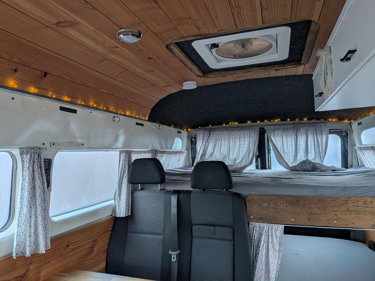 Mercedes 407d belastingvrij. Buscamper