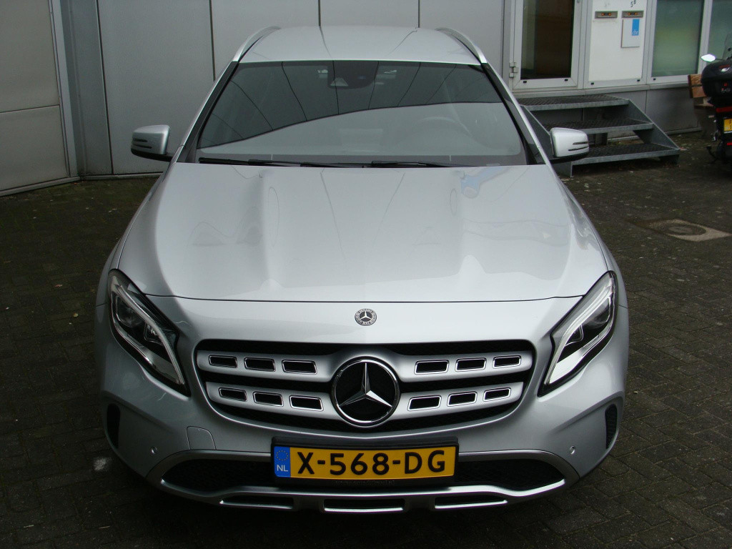 Mercedes-Benz Gla-klasse 180 premium urban