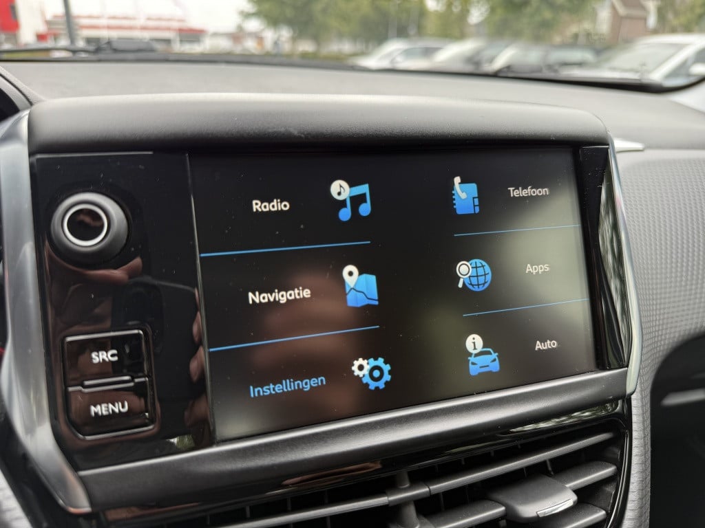 Peugeot 208 1.2 turbo // allure // carlay // android auto // automaat //